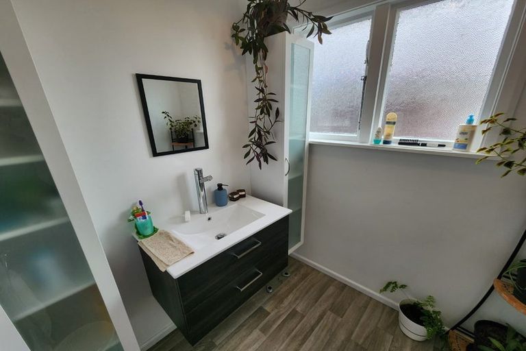 Photo of property in 100 Middlepark Road, Sockburn, Christchurch, 8042