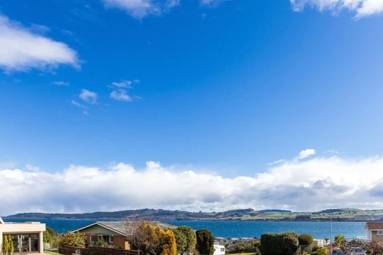 Photo of property in 20 Hinerau Grove, Waipahihi, Taupo, 3330