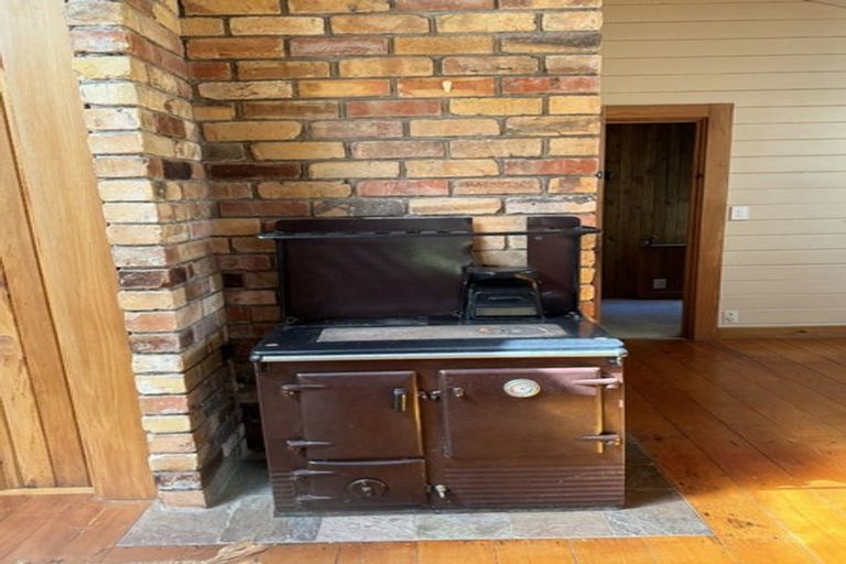 Photo of property in 905 West Coast Road, Waiatarua, Auckland, 0604