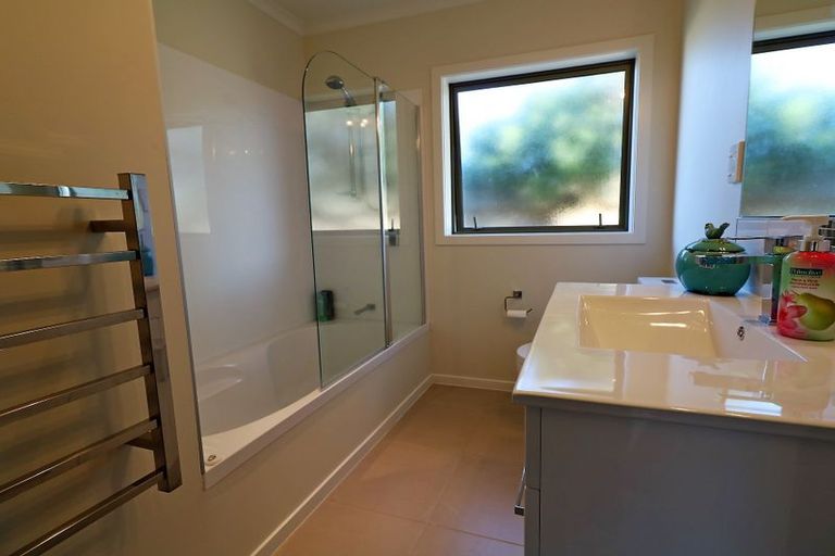 Photo of property in 2 Madison Street, Carterton, 5713