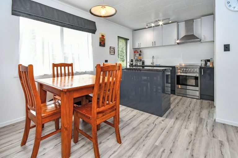 Photo of property in 9b Hazards Road, Weymouth, Auckland, 2103