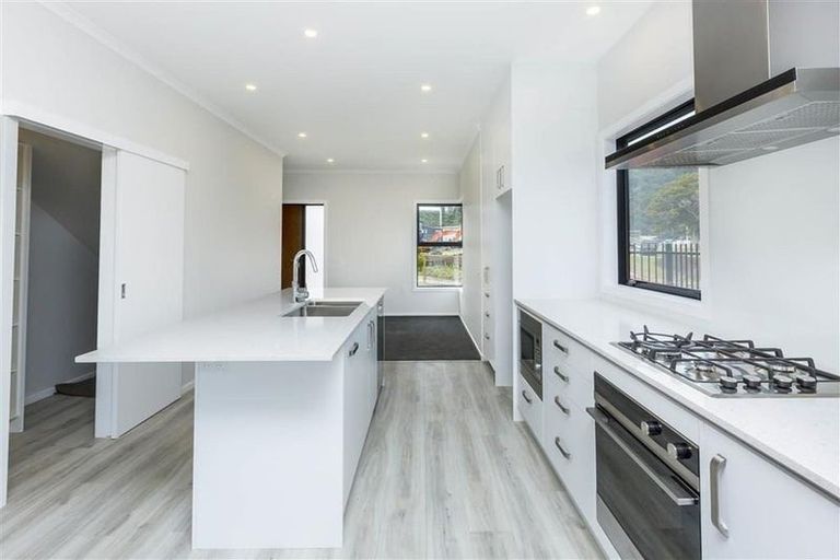 Photo of property in 1 Fitch Lane, Wallaceville, Upper Hutt, 5018