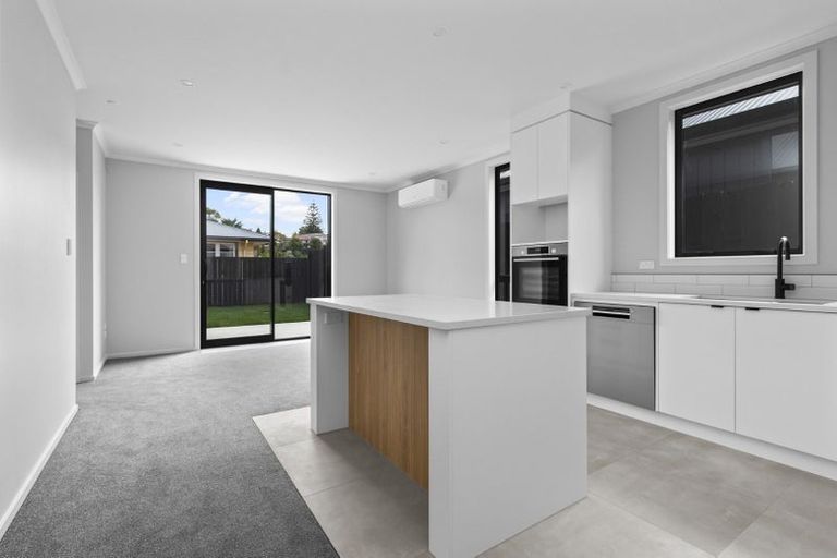 Photo of property in 2/4 Carey Street, Maeroa, Hamilton, 3200