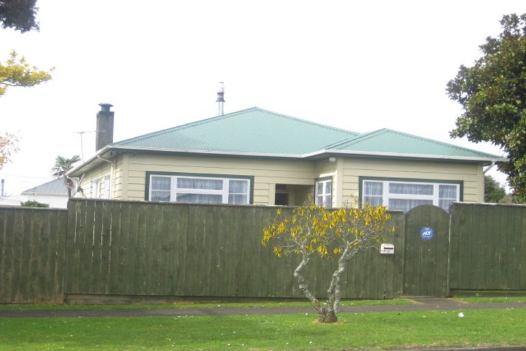 Photo of property in 14 Hutchins Street, Waitara, 4320