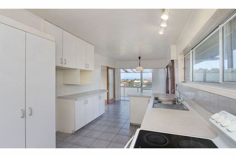 Photo of property in 832 East Coast Road, Oteha, Auckland, 0630