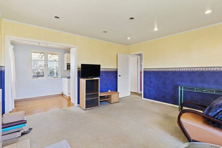 Photo of property in 8 Poto Street, Te Atatu South, Auckland, 0610
