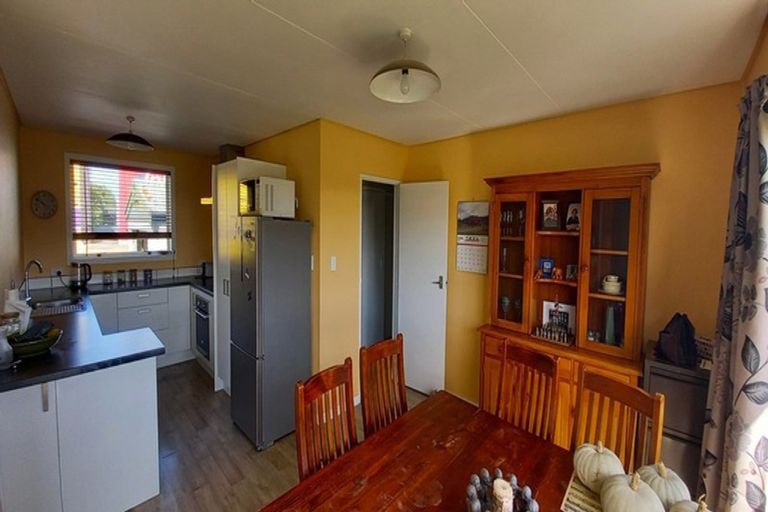 Photo of property in 1 Grove Burn Road, Tuatapere, 9620