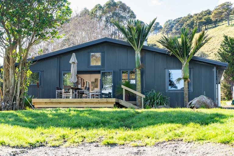 Photo of property in 6 The Strand, Whakapirau, Maungaturoto, 0583