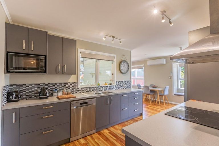 Photo of property in 4 Waverley Street, Waipawa, 4210