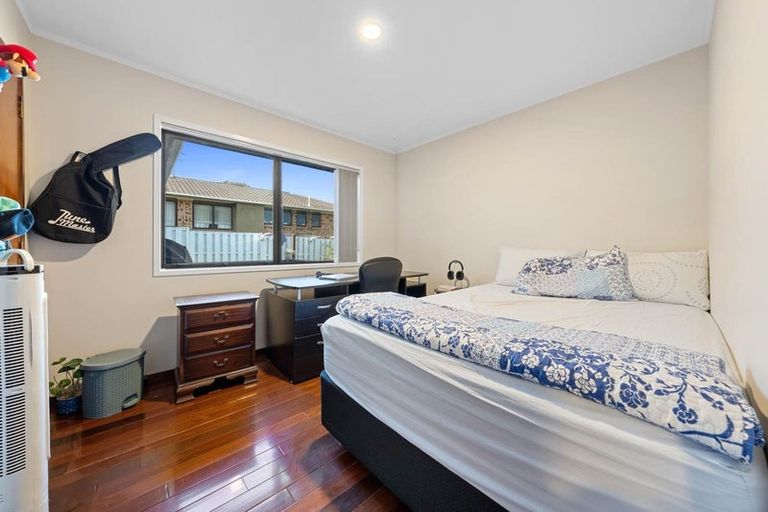 Photo of property in 7 Mark Edward Drive, Half Moon Bay, Auckland, 2012