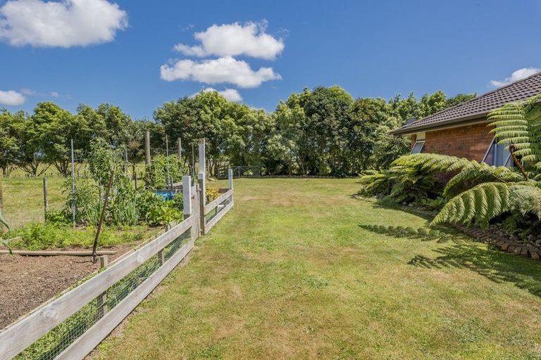 Photo of property in 468 Tararua Road, Levin, 5571