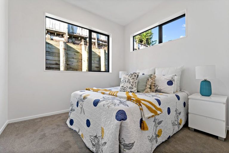 Photo of property in 20 Mara Way, Sunnyvale, Auckland, 0612