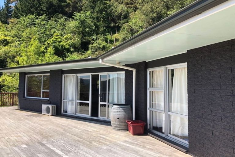 Photo of property in 47 Otago Street, Picton, 7220