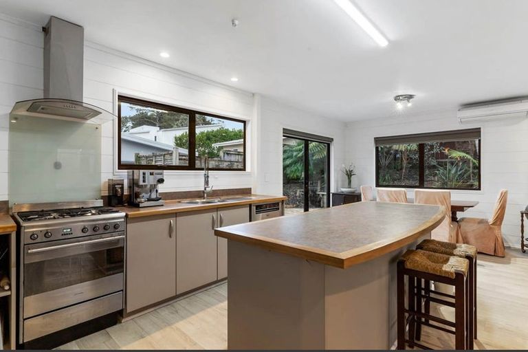 Photo of property in 1/690 Beach Road, Browns Bay, Auckland, 0630