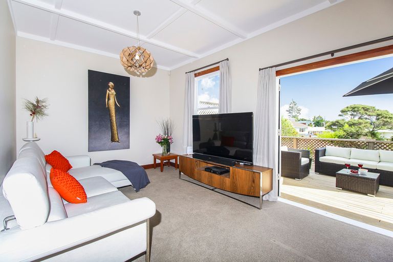 Photo of property in 87 Golf Road, New Lynn, Auckland, 0600