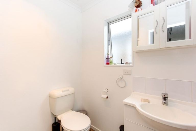 Photo of property in 7 Marchant Place, Westown, New Plymouth, 4310