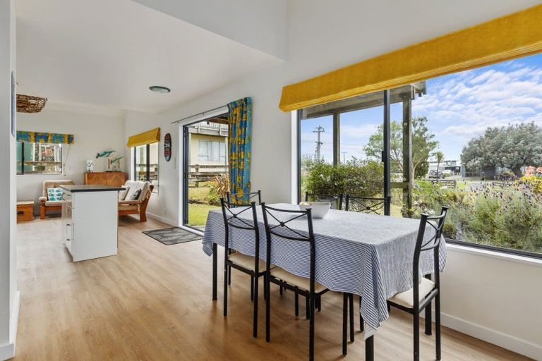 Photo of property in 22 Pinedale Crescent, Riversdale Beach, Masterton, 5872