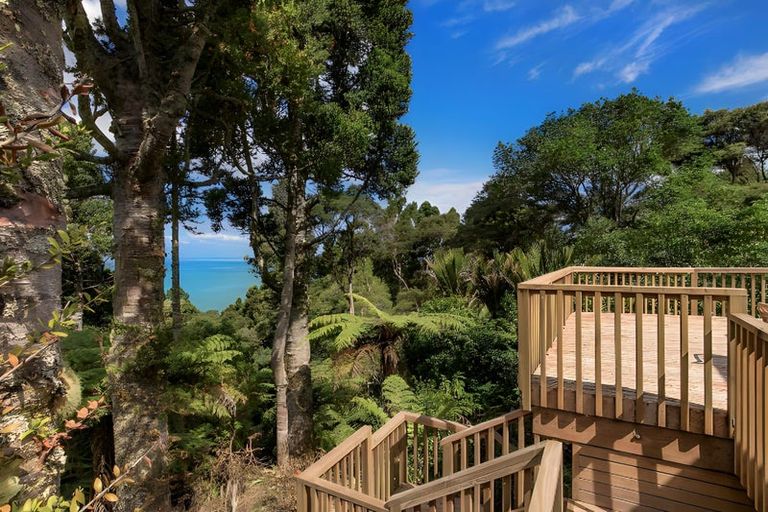 Photo of property in 65 Takahe Road, Titirangi, Auckland, 0604