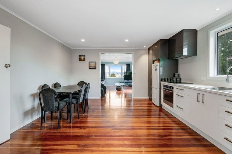 Photo of property in 22 Makiri Street, Helensville, 0800