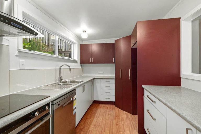 Photo of property in 28 Hollies Crescent, Johnsonville, Wellington, 6037