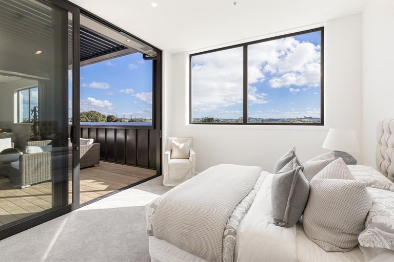 Photo of property in 7/14 Tamariki Avenue, Orewa, 0931