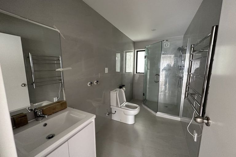 Photo of property in 12 Lewisham Street, Highland Park, Auckland, 2010