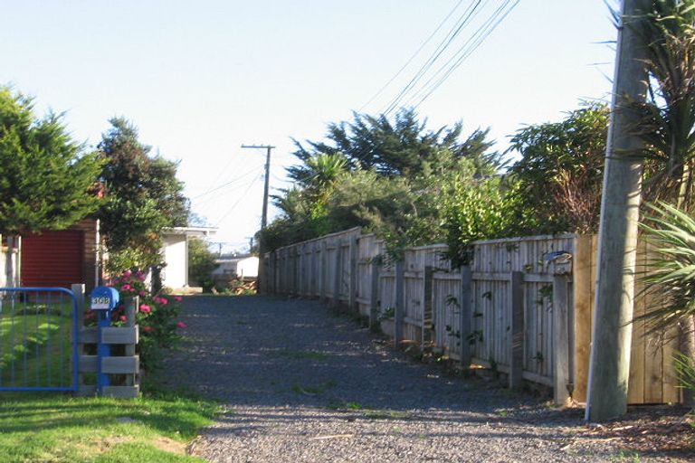 Photo of property in 28 Rangihiroa Street, Waikanae Beach, Waikanae, 5036