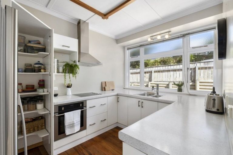 Photo of property in 14 The Drive, Tawa, Wellington, 5028