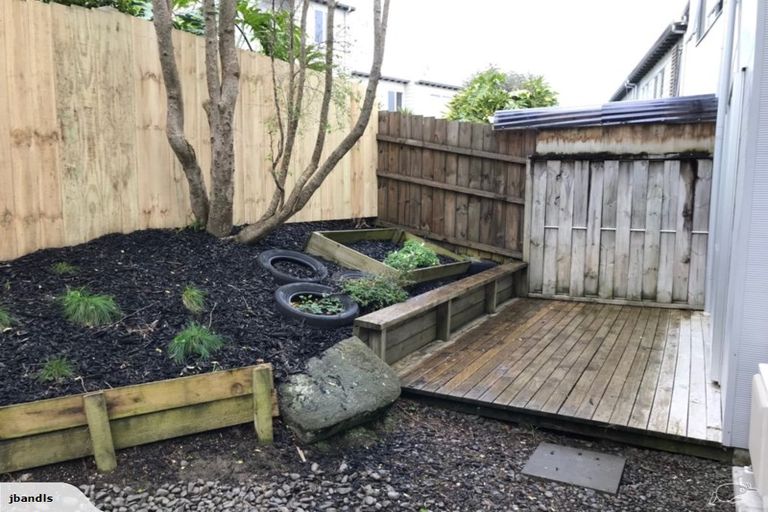 Photo of property in 32 Albionvale Road, Glen Eden, Auckland, 0602