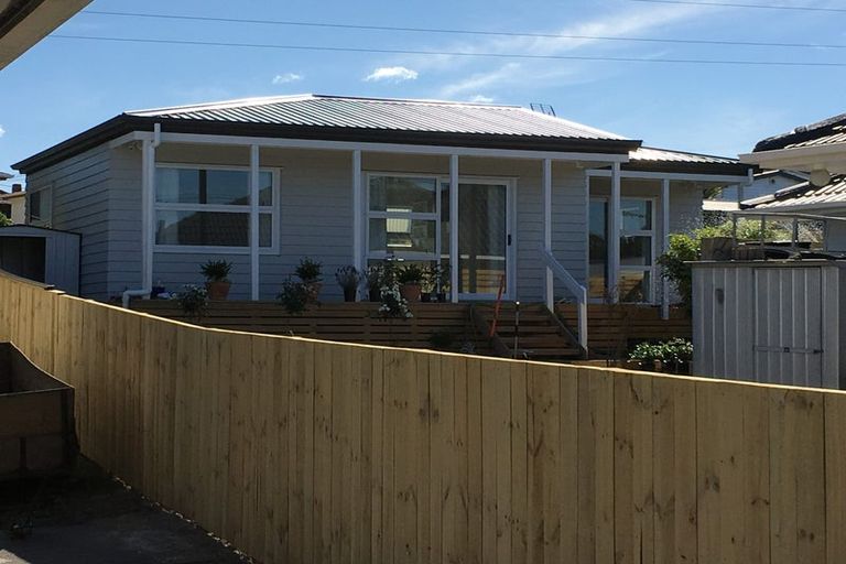 Photo of property in 3 Cornwall Street, Te Atatu South, Auckland, 0610