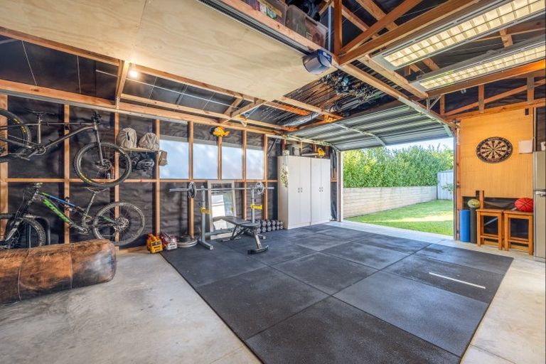 Photo of property in 2/12 Pandora Place, Pakuranga, Auckland, 2010