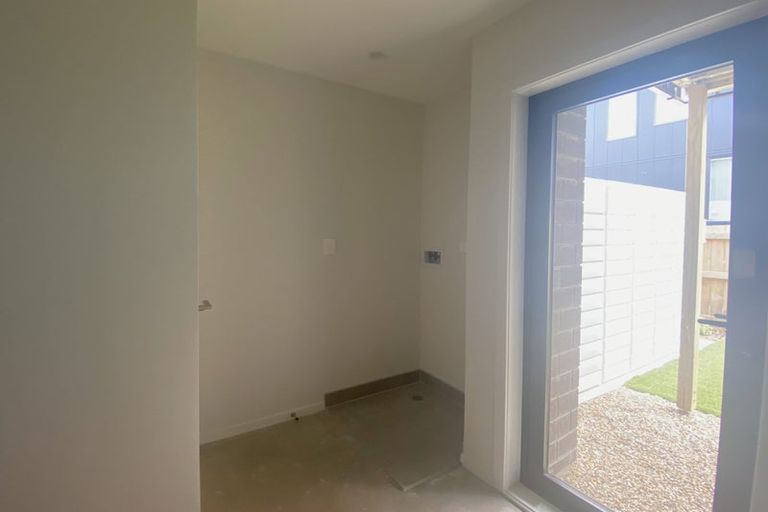 Photo of property in 8/1 Fruitvale Road, New Lynn, Auckland, 0600