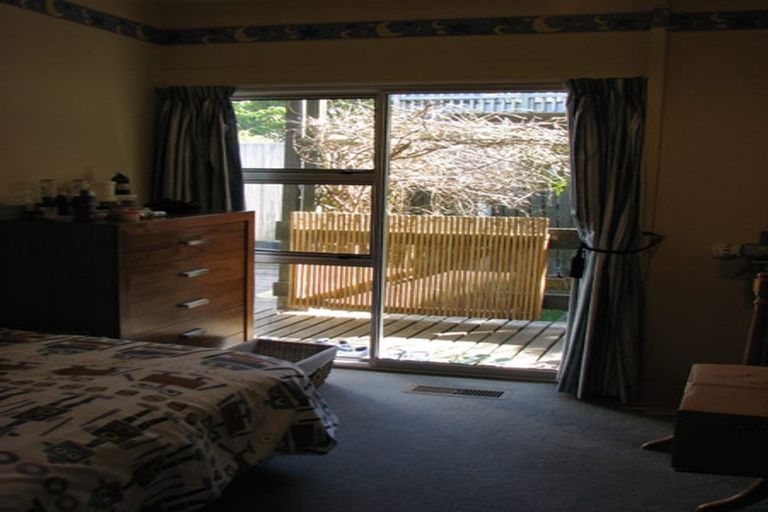 Photo of property in 47 Fitzpatrick Street, Newlands, Wellington, 6037