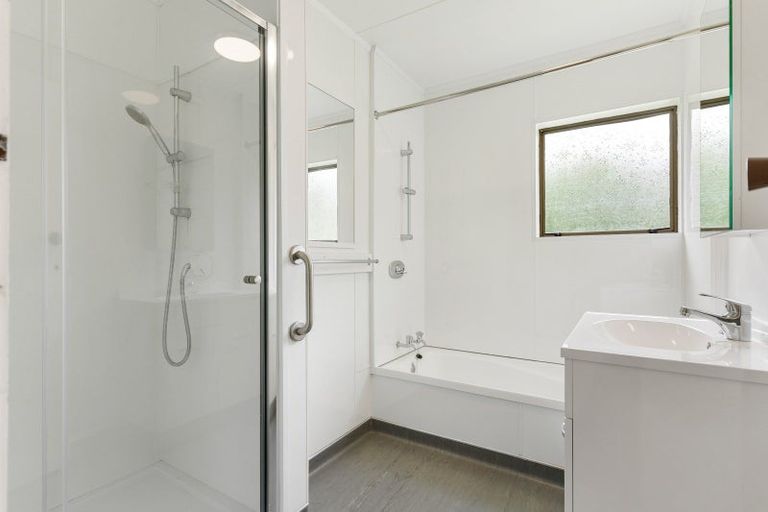 Photo of property in 18 Reinga Place, Massey, Auckland, 0614