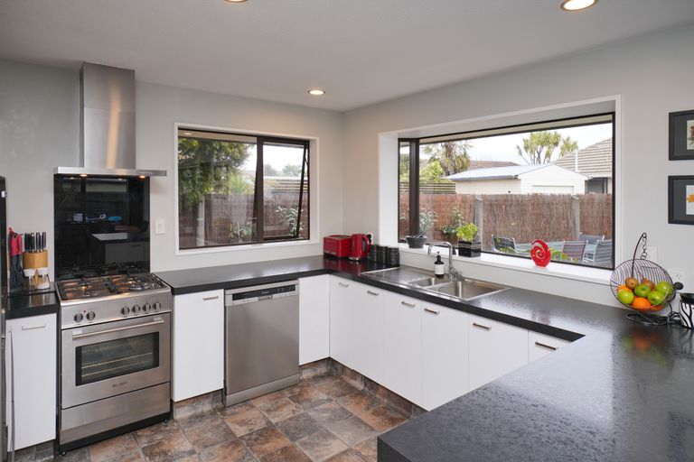 Photo of property in 27a Trafford Street, Harewood, Christchurch, 8051