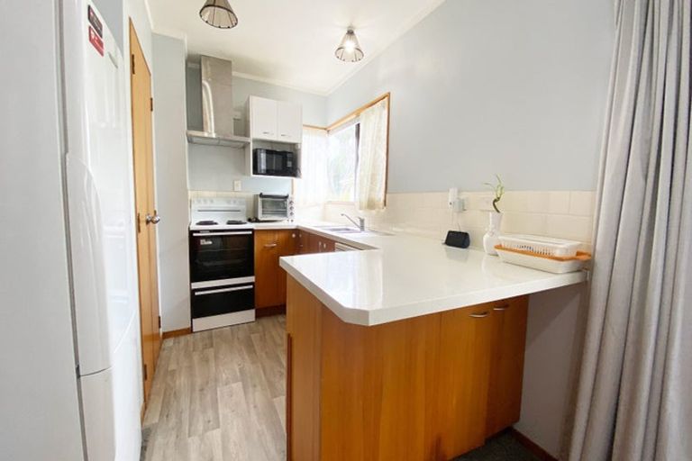 Photo of property in 4/43-53 Chivalry Road, Glenfield, Auckland, 0629