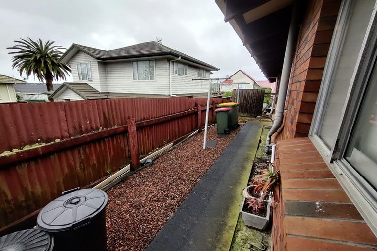 Photo of property in 2/3366 Great North Road, Glen Eden, Auckland, 0602