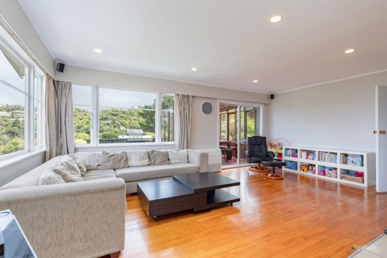 Photo of property in 58 Pokohiwi Road, Normandale, Lower Hutt, 5010