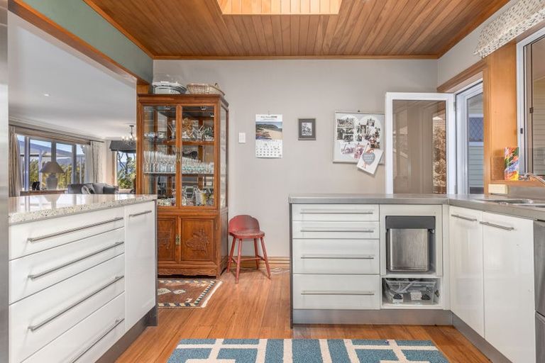 Photo of property in 24 Newry Road, Raumati Beach, Paraparaumu, 5032