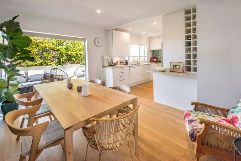 Photo of property in 2/41 Merani Street, Narrow Neck, Auckland, 0622