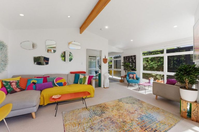 Photo of property in 37 Wairau Road, Oakura, 4314