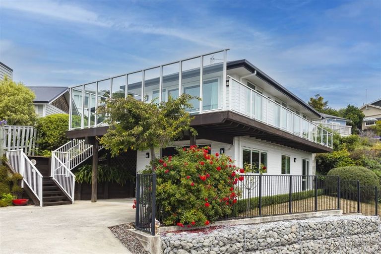 Photo of property in 19 The Brae, Mount Pleasant, Christchurch, 8081