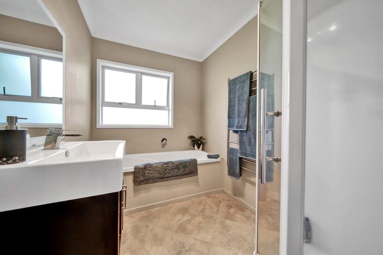 Photo of property in 77 Clemow Road, Fitzroy, New Plymouth, 4312