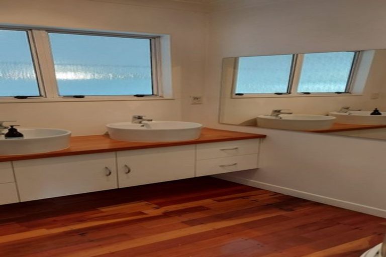 Photo of property in 34 Whirinaki Crescent, Heretaunga, Upper Hutt, 5018