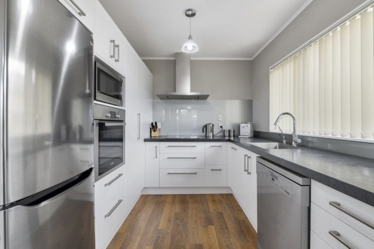 Photo of property in 71 Rhodes Drive, Kelvin Grove, Palmerston North, 4414