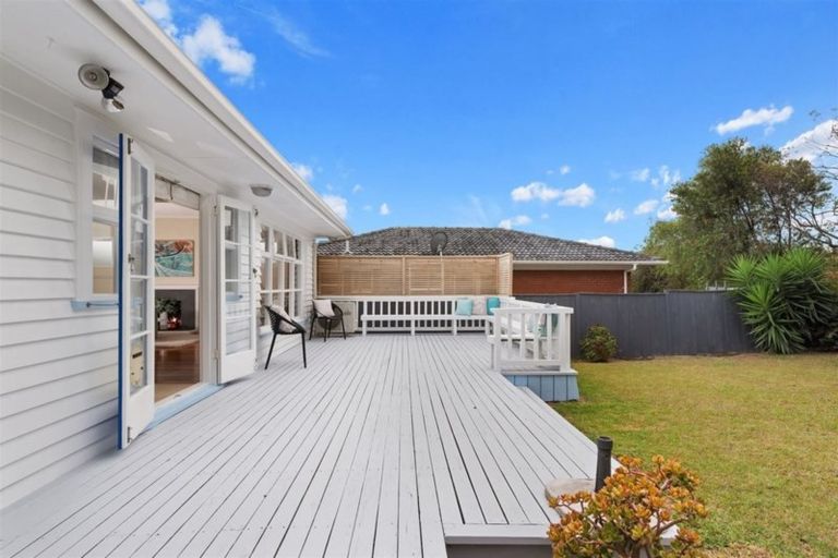 Photo of property in 2/227 Glenfield Road, Hillcrest, Auckland, 0627