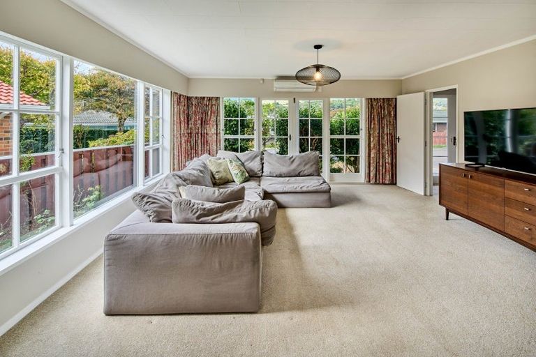 Photo of property in 11 Mckeefry Grove, Tawa, Wellington, 5028