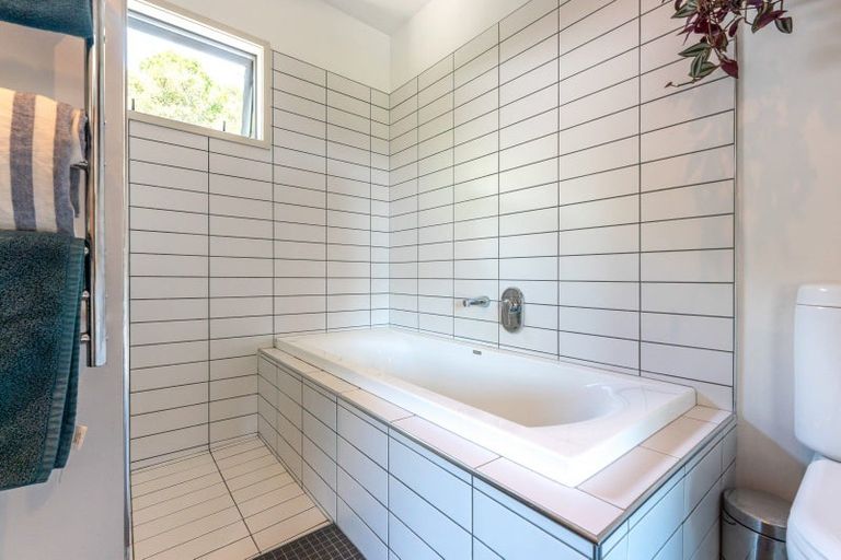 Photo of property in 12 Makora Avenue, Oneroa, Waiheke Island, 1081