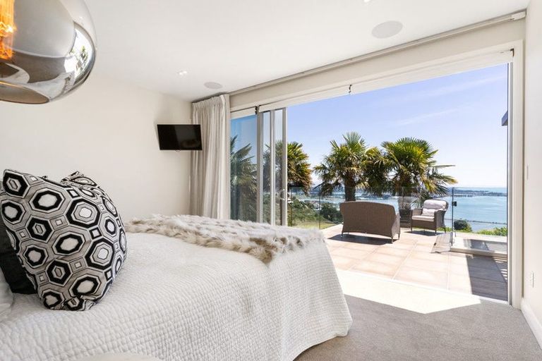 Photo of property in 8 Avery Place, Redcliffs, Christchurch, 8081