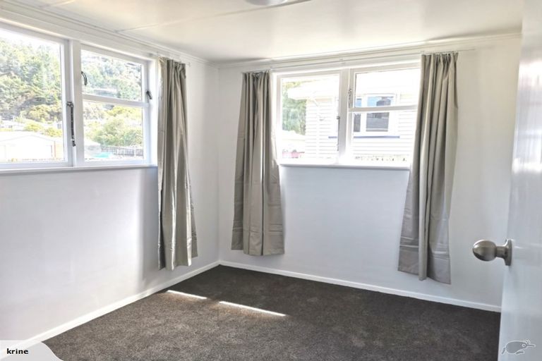 Photo of property in 35 Hanson Grove, Stokes Valley, Lower Hutt, 5019